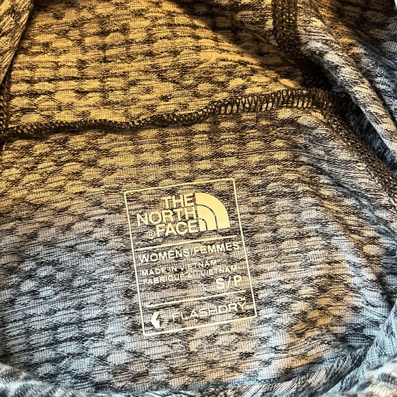 The North Face Flashdry Cropped Hoodie - Picture 6 of 6